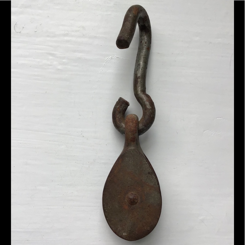VINTAGE 1940’s Iron Single Hook Block Pulley